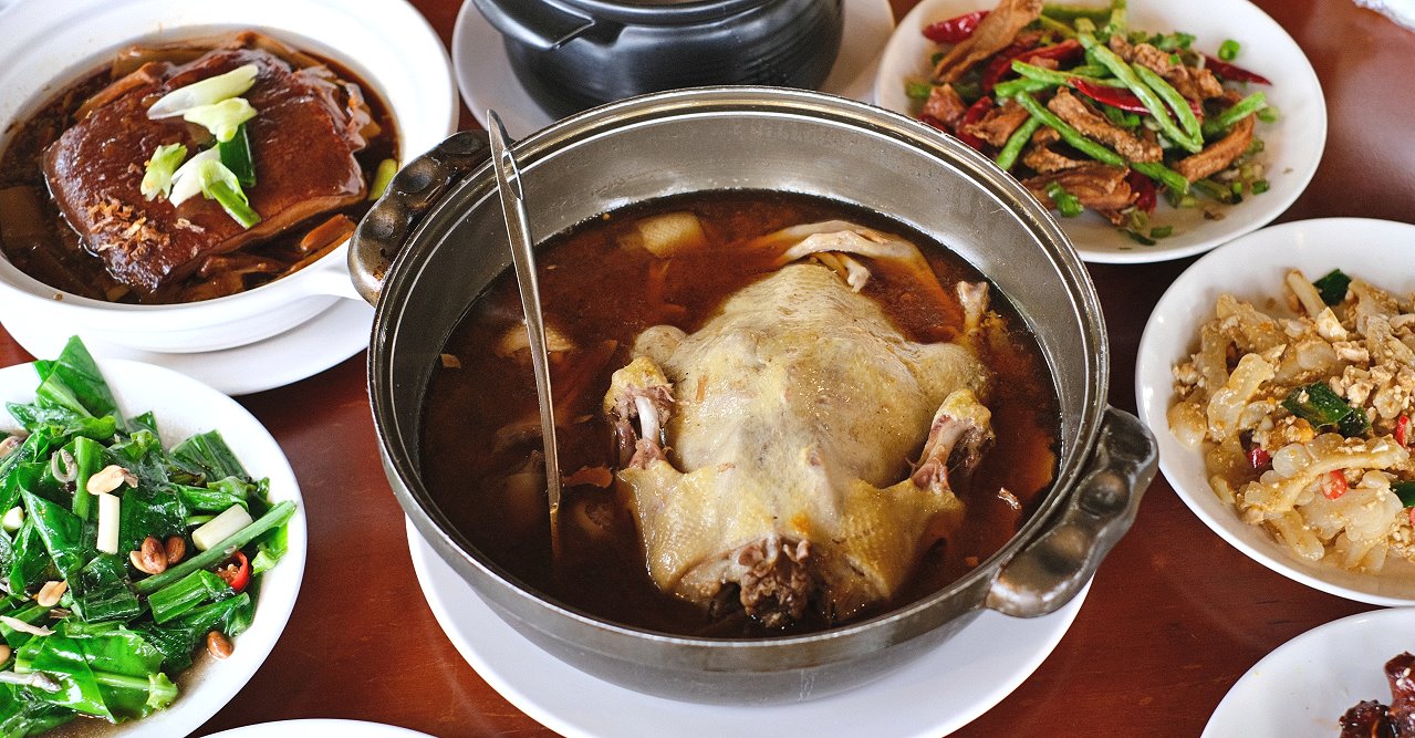 台中石岡︱仙塘跡農園餐廳．半山腰上的景觀農家餐廳，燜鴨、香煎豬肝招牌必點，品嚐客家菜的古早味料理 @QQ的懶骨頭