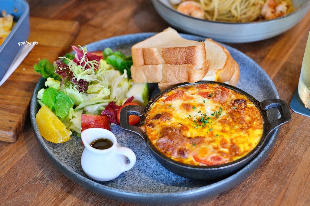 台中西區︱hecho 做咖啡 二店．勤美商圈巷弄內有質感餐館，餐點有水準好吃 @QQ的懶骨頭