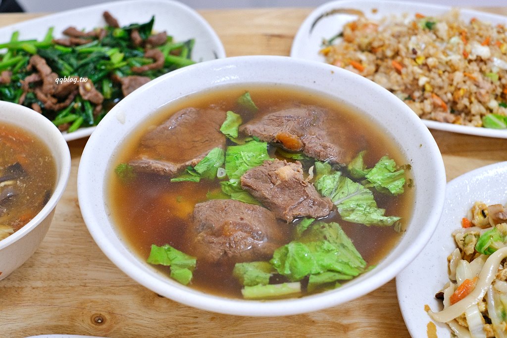 台中大雅︱向陽樓刀削麵．鹹蛋超人削麵很吸睛，喜歡QQ麵條的不可錯過 @QQ的懶骨頭