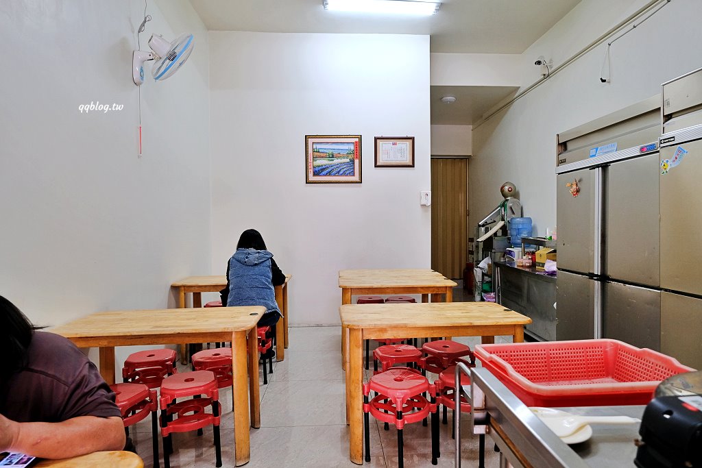 台中大雅︱向陽樓刀削麵．鹹蛋超人削麵很吸睛，喜歡QQ麵條的不可錯過 @QQ的懶骨頭