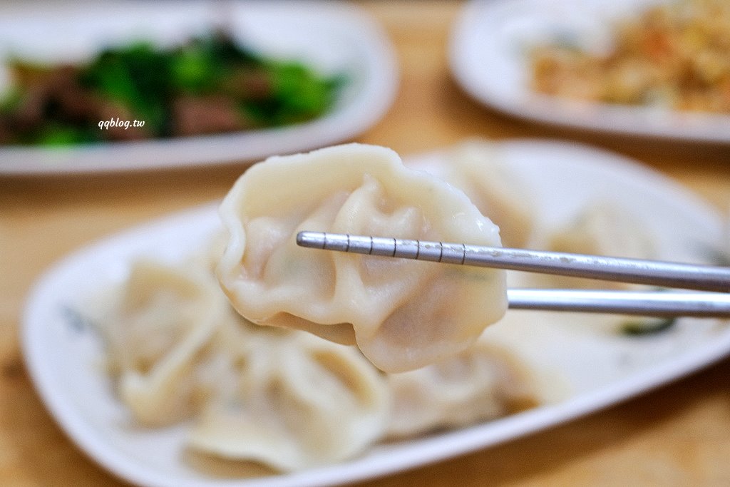 台中大雅︱向陽樓刀削麵．鹹蛋超人削麵很吸睛，喜歡QQ麵條的不可錯過 @QQ的懶骨頭