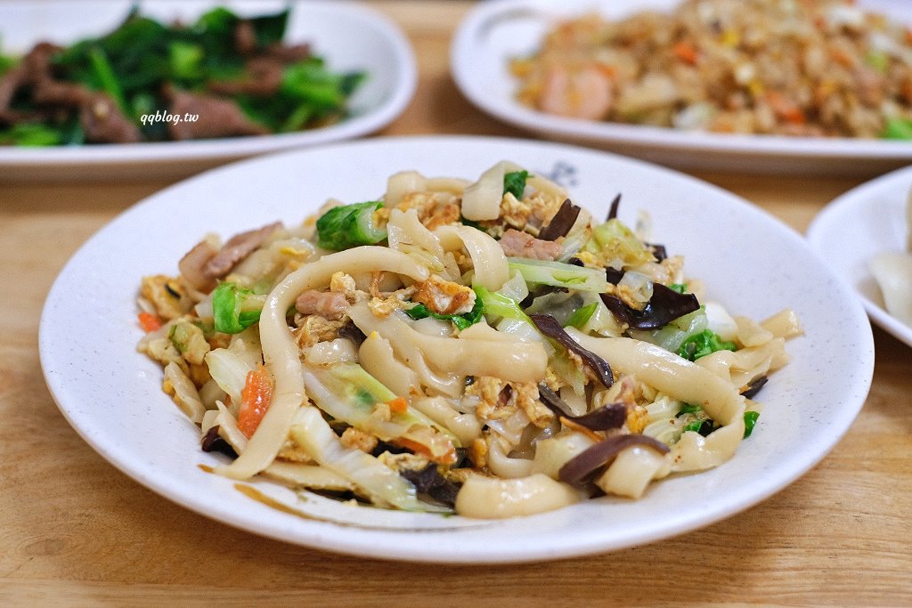 台中大雅︱向陽樓刀削麵．鹹蛋超人削麵很吸睛，喜歡QQ麵條的不可錯過 @QQ的懶骨頭