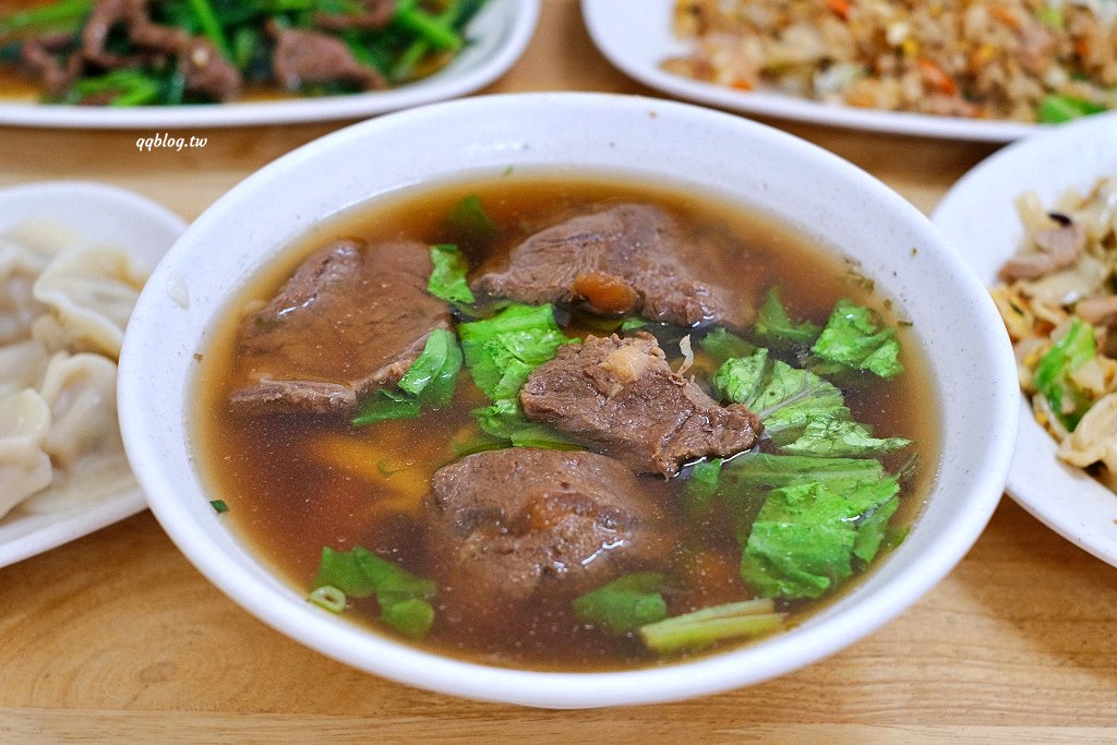 台中大雅︱向陽樓刀削麵．鹹蛋超人削麵很吸睛，喜歡QQ麵條的不可錯過 @QQ的懶骨頭