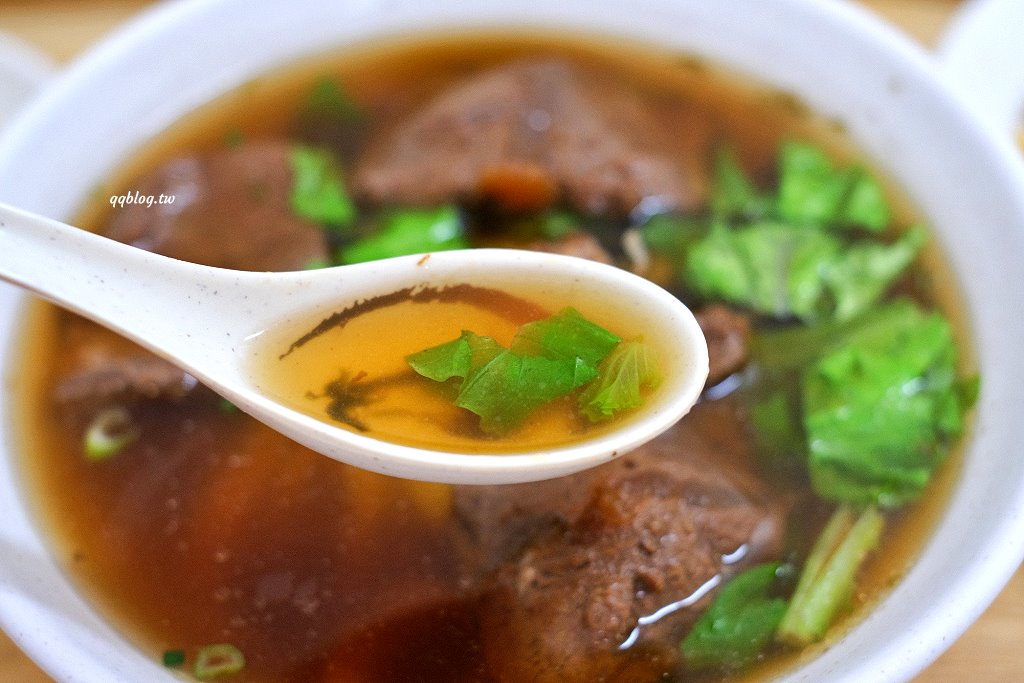 台中大雅︱向陽樓刀削麵．鹹蛋超人削麵很吸睛，喜歡QQ麵條的不可錯過 @QQ的懶骨頭