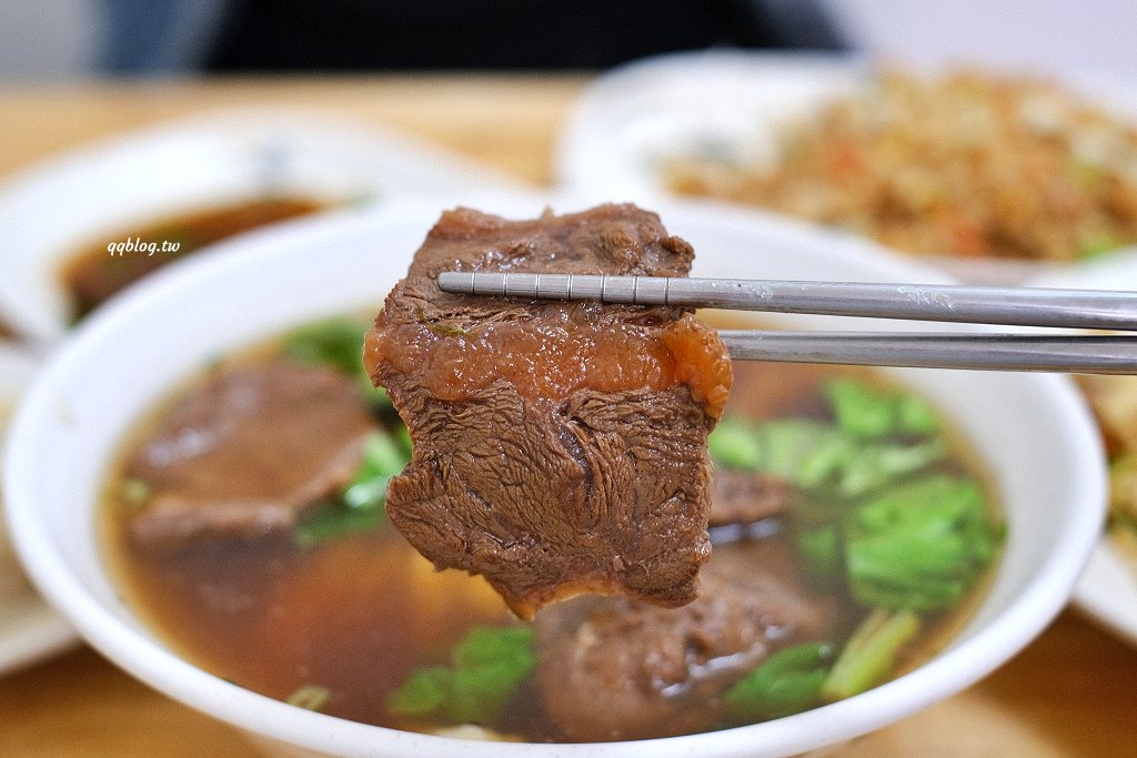 台中大雅︱向陽樓刀削麵．鹹蛋超人削麵很吸睛，喜歡QQ麵條的不可錯過 @QQ的懶骨頭