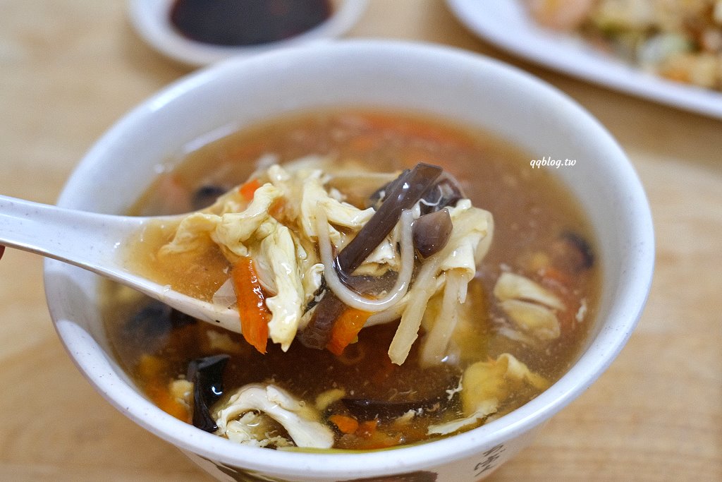 台中大雅︱向陽樓刀削麵．鹹蛋超人削麵很吸睛，喜歡QQ麵條的不可錯過 @QQ的懶骨頭