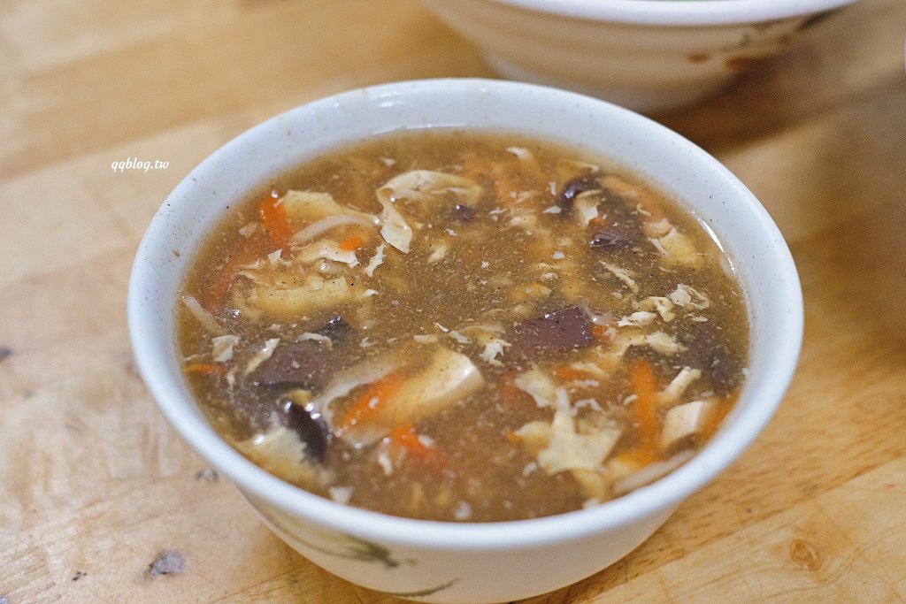 台中大雅︱向陽樓刀削麵．鹹蛋超人削麵很吸睛，喜歡QQ麵條的不可錯過 @QQ的懶骨頭