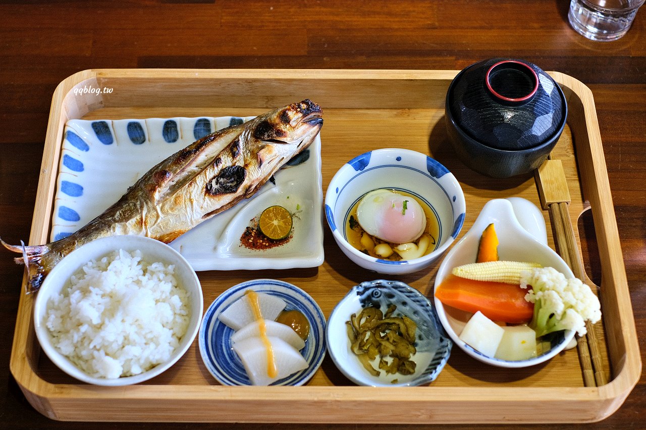 宜蘭礁溪︱里海咖啡．不只是咖啡館，提供現流海鮮的美味餐廳，附停車場好停車 @QQ的懶骨頭