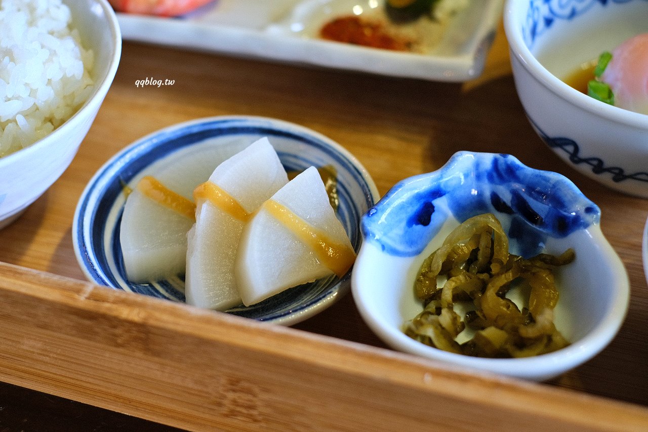 宜蘭礁溪︱里海咖啡．不只是咖啡館，提供現流海鮮的美味餐廳，附停車場好停車 @QQ的懶骨頭