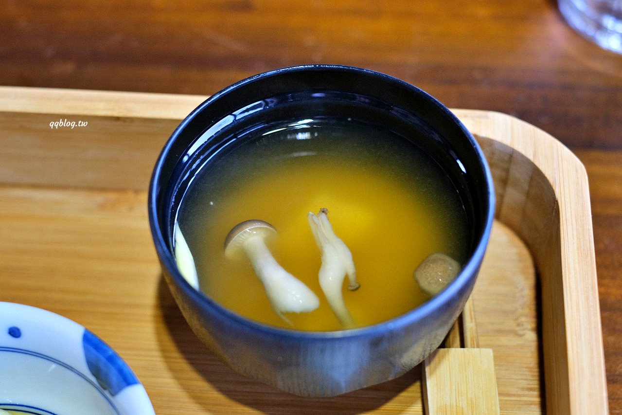 宜蘭礁溪︱里海咖啡．不只是咖啡館，提供現流海鮮的美味餐廳，附停車場好停車 @QQ的懶骨頭