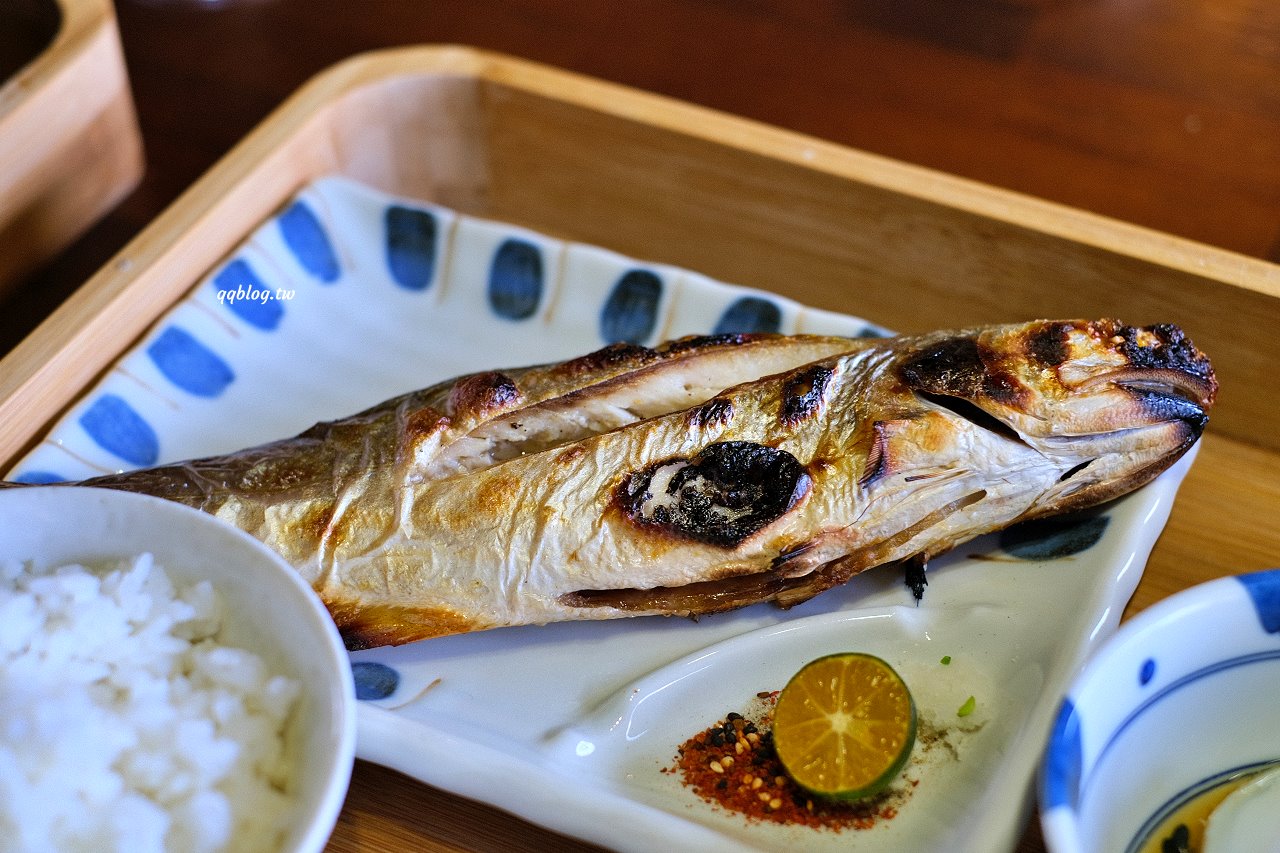 宜蘭礁溪︱里海咖啡．不只是咖啡館，提供現流海鮮的美味餐廳，附停車場好停車 @QQ的懶骨頭