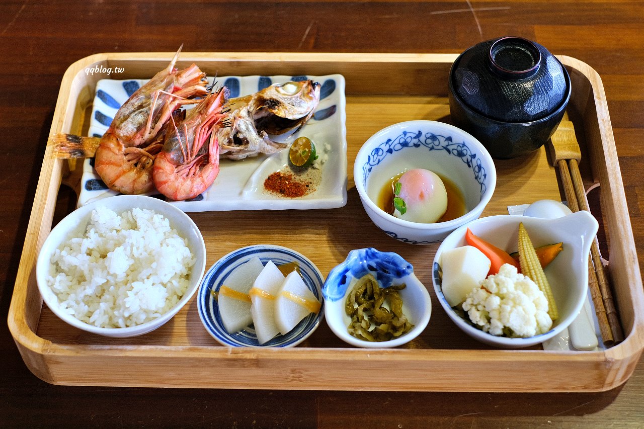 宜蘭礁溪︱里海咖啡．不只是咖啡館，提供現流海鮮的美味餐廳，附停車場好停車 @QQ的懶骨頭