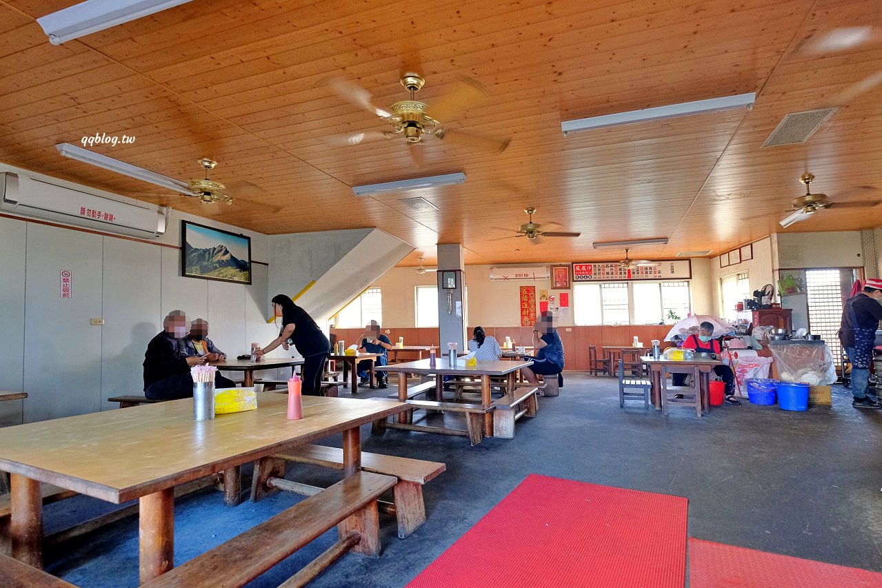 台中神岡︱風飛沙小吃店．在地人極推的小吃店，臭豆腐、滷味、炸肉通通來一份，填飽肚子的好選擇 @QQ的懶骨頭