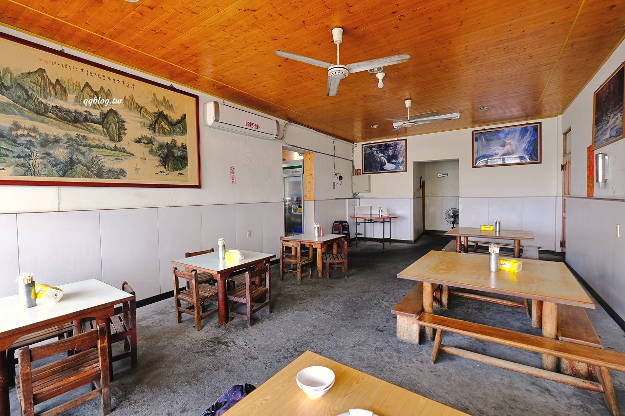 台中神岡︱風飛沙小吃店．在地人極推的小吃店，臭豆腐、滷味、炸肉通通來一份，填飽肚子的好選擇 @QQ的懶骨頭