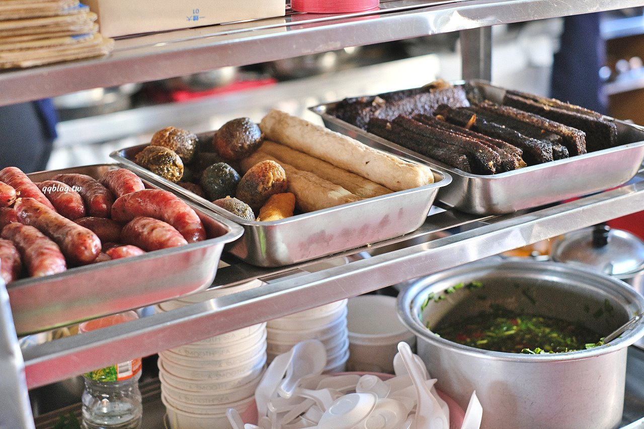 台中神岡︱風飛沙小吃店．在地人極推的小吃店，臭豆腐、滷味、炸肉通通來一份，填飽肚子的好選擇 @QQ的懶骨頭