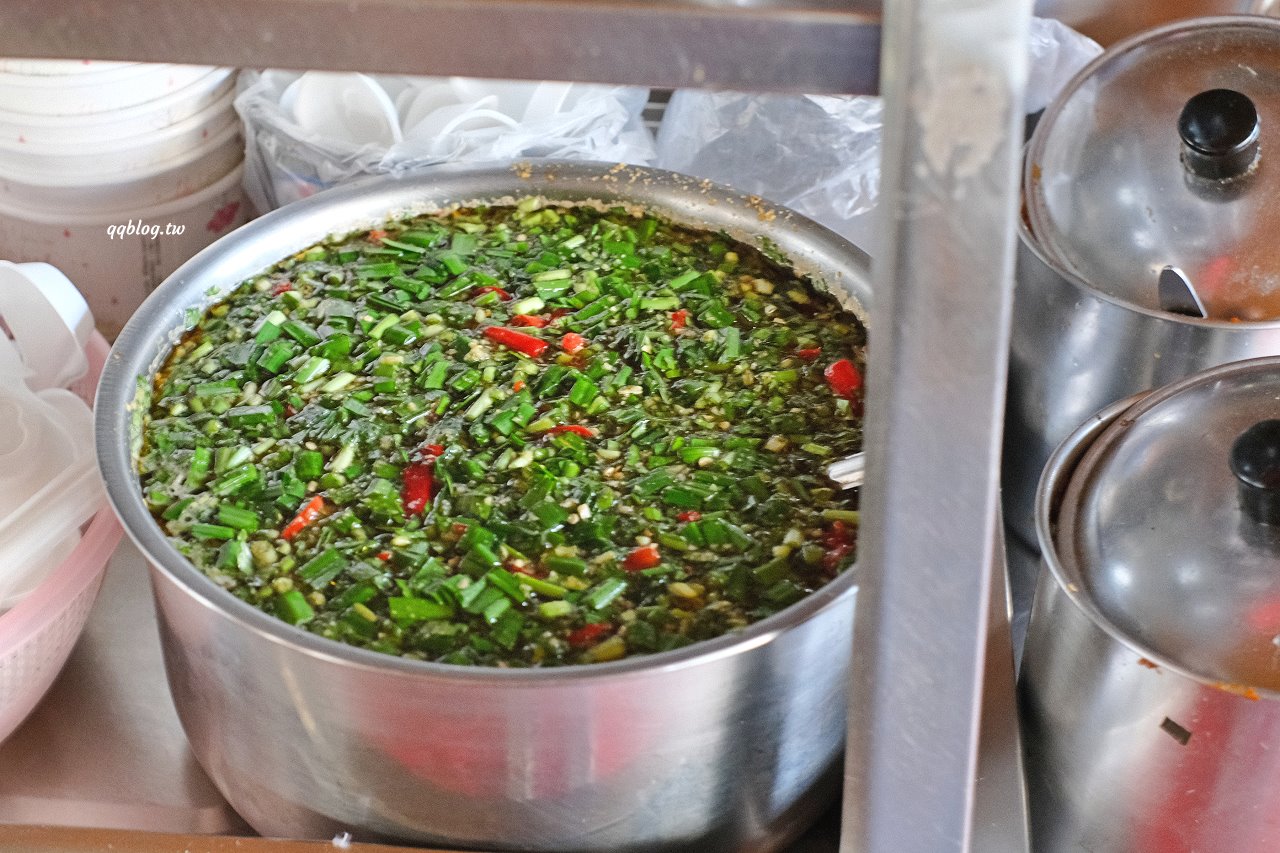 台中神岡︱風飛沙小吃店．在地人極推的小吃店，臭豆腐、滷味、炸肉通通來一份，填飽肚子的好選擇 @QQ的懶骨頭