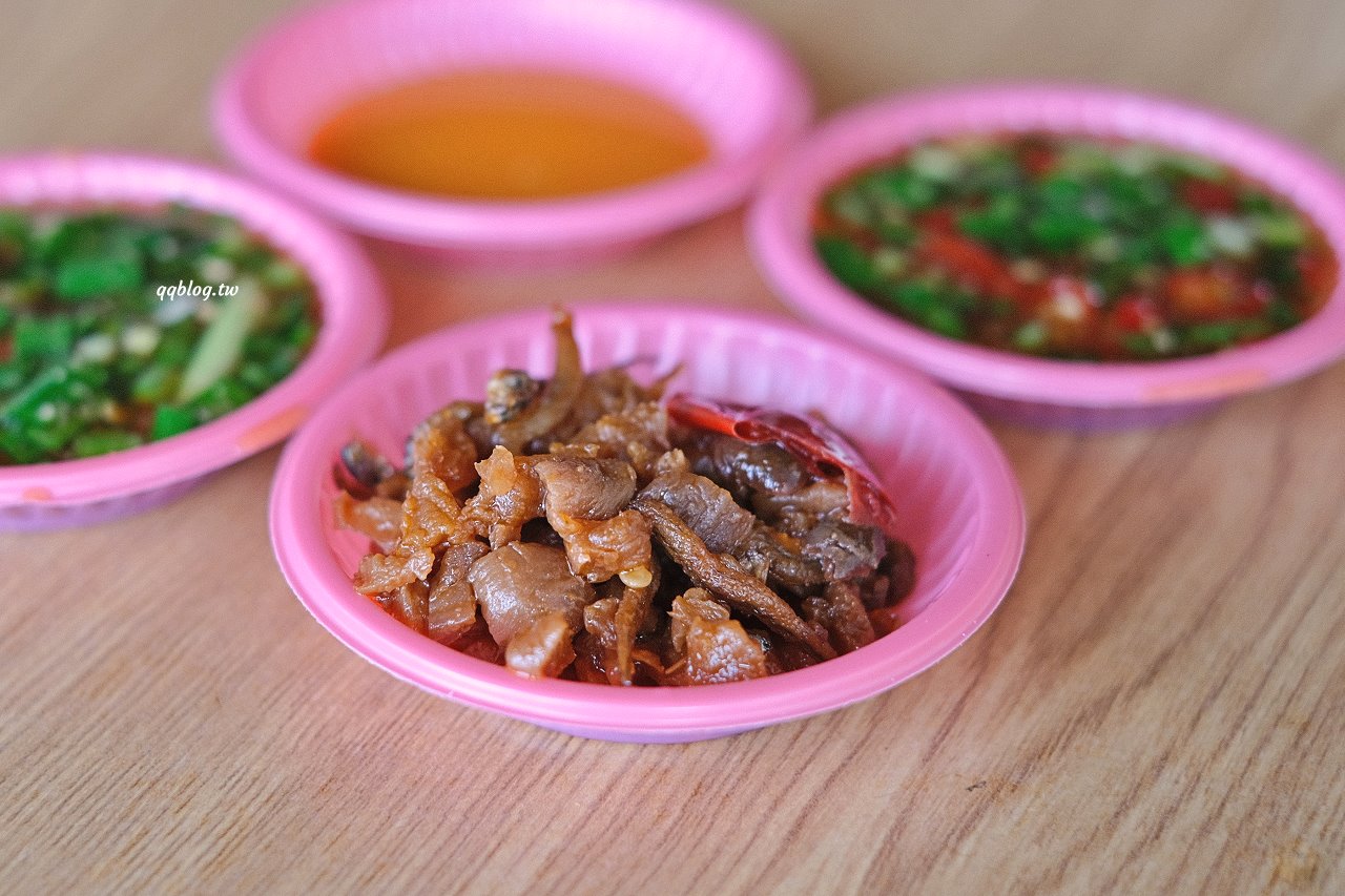 台中神岡︱風飛沙小吃店．在地人極推的小吃店，臭豆腐、滷味、炸肉通通來一份，填飽肚子的好選擇 @QQ的懶骨頭