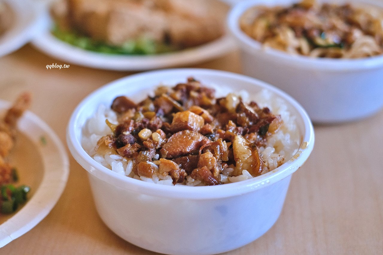 台中神岡︱風飛沙小吃店．在地人極推的小吃店，臭豆腐、滷味、炸肉通通來一份，填飽肚子的好選擇 @QQ的懶骨頭