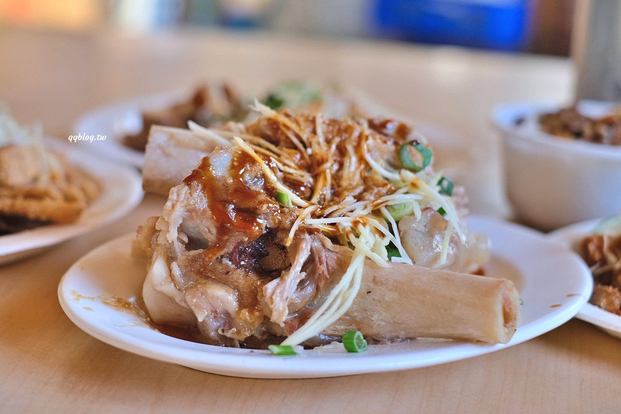 台中神岡︱風飛沙小吃店．在地人極推的小吃店，臭豆腐、滷味、炸肉通通來一份，填飽肚子的好選擇 @QQ的懶骨頭