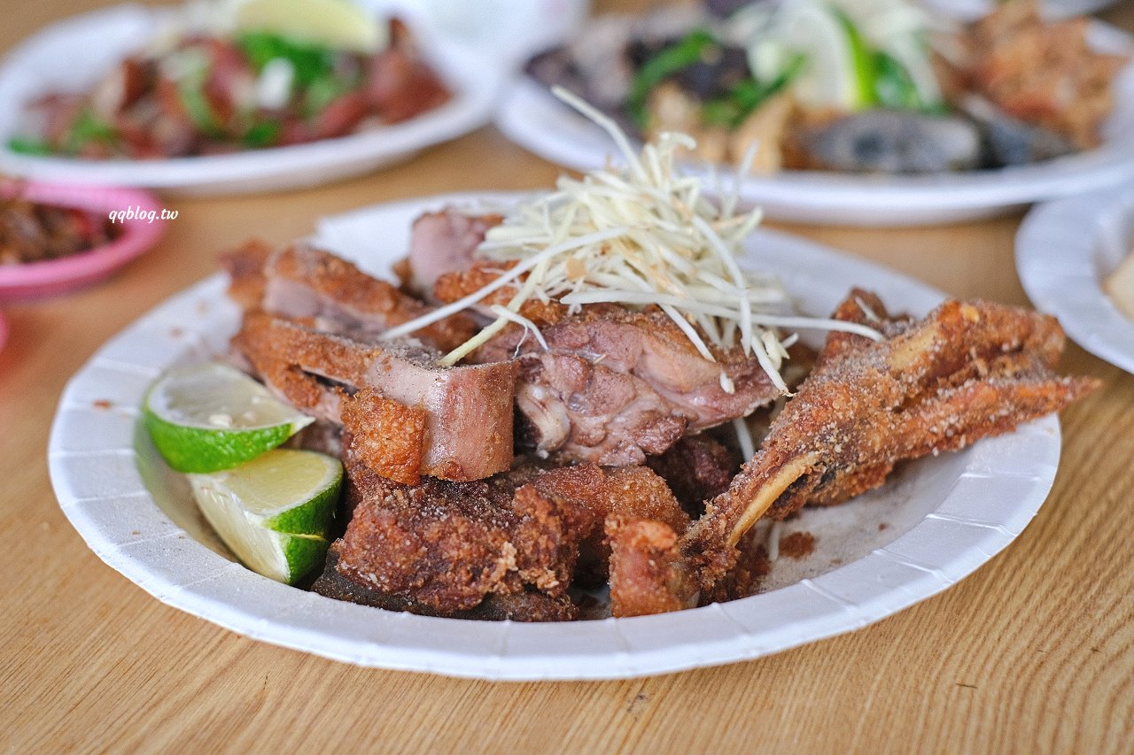 台中神岡︱風飛沙小吃店．在地人極推的小吃店，臭豆腐、滷味、炸肉通通來一份，填飽肚子的好選擇 @QQ的懶骨頭