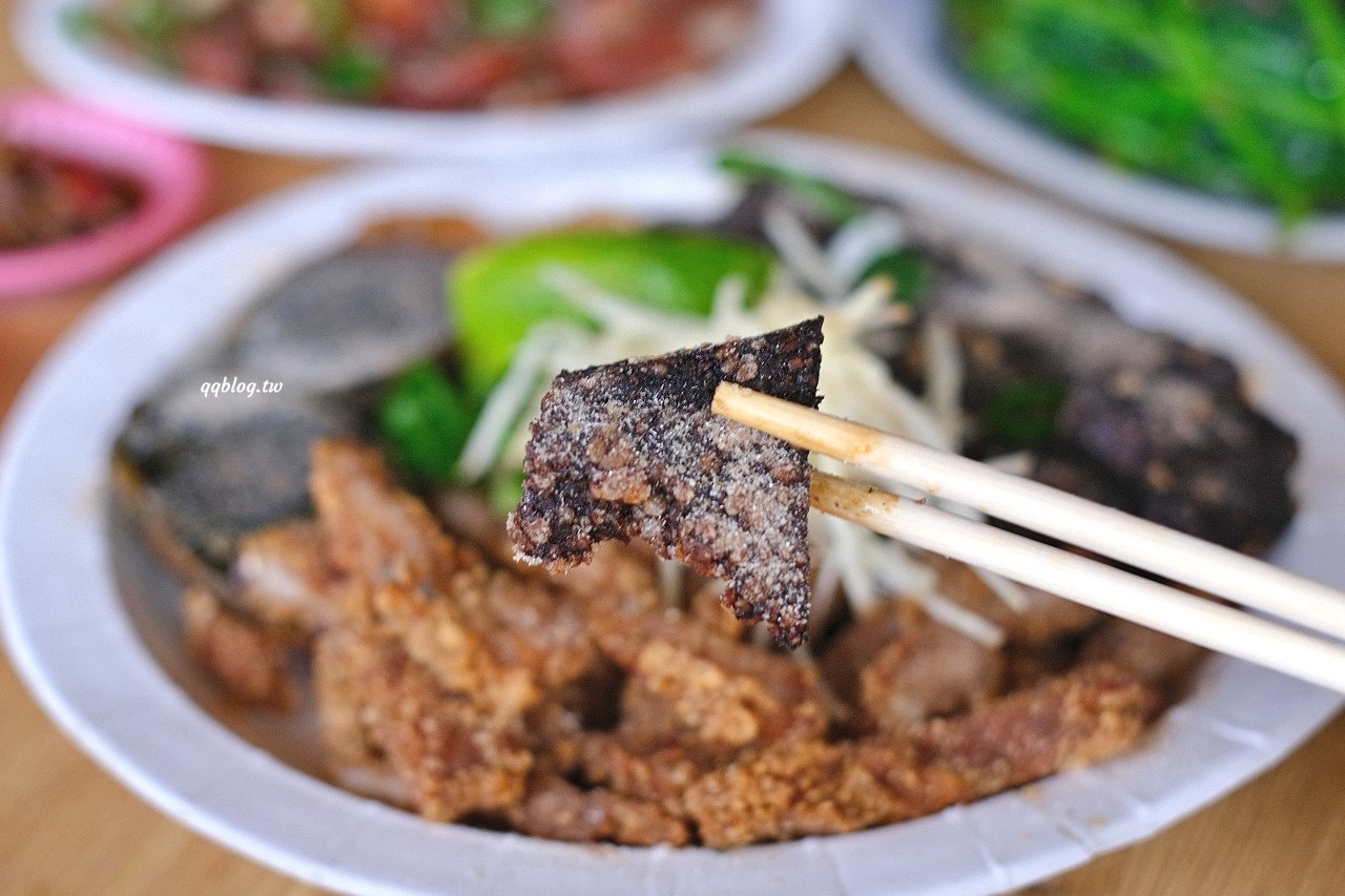 台中神岡︱風飛沙小吃店．在地人極推的小吃店，臭豆腐、滷味、炸肉通通來一份，填飽肚子的好選擇 @QQ的懶骨頭