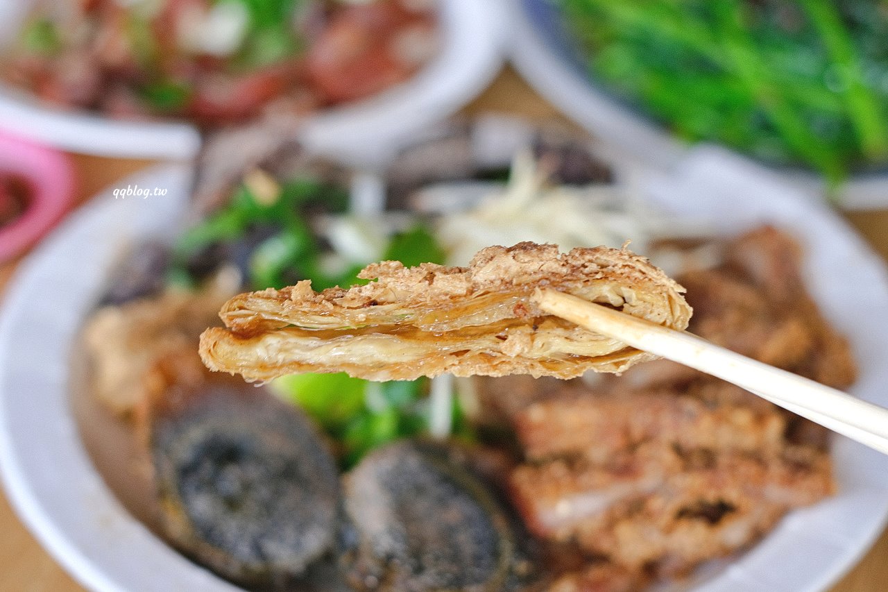 台中神岡︱風飛沙小吃店．在地人極推的小吃店，臭豆腐、滷味、炸肉通通來一份，填飽肚子的好選擇 @QQ的懶骨頭