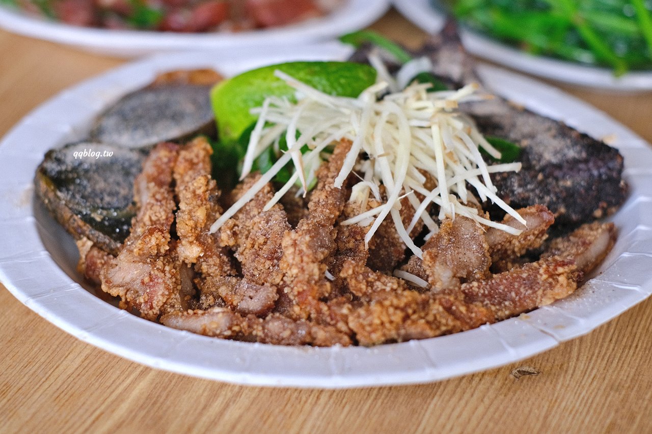 台中神岡︱風飛沙小吃店．在地人極推的小吃店，臭豆腐、滷味、炸肉通通來一份，填飽肚子的好選擇 @QQ的懶骨頭