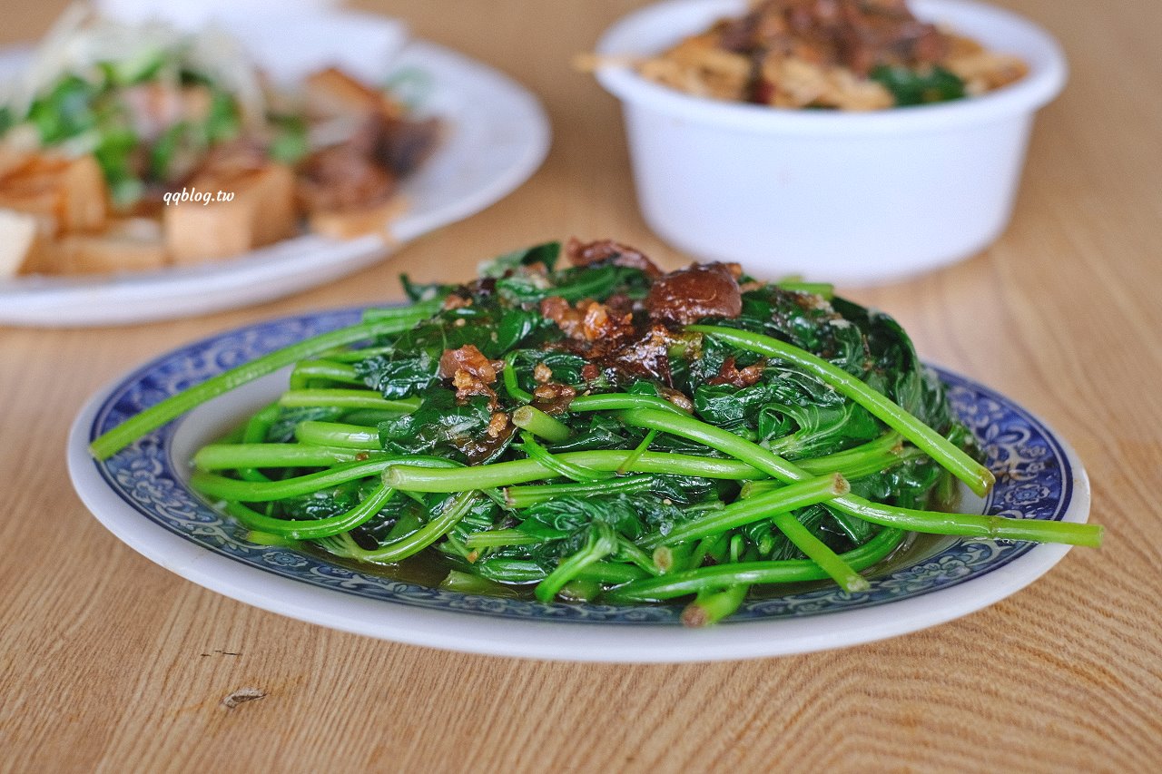 台中神岡︱風飛沙小吃店．在地人極推的小吃店，臭豆腐、滷味、炸肉通通來一份，填飽肚子的好選擇 @QQ的懶骨頭