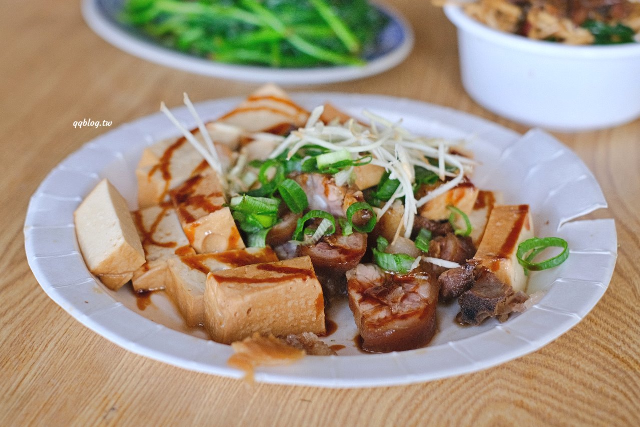 台中神岡︱風飛沙小吃店．在地人極推的小吃店，臭豆腐、滷味、炸肉通通來一份，填飽肚子的好選擇 @QQ的懶骨頭