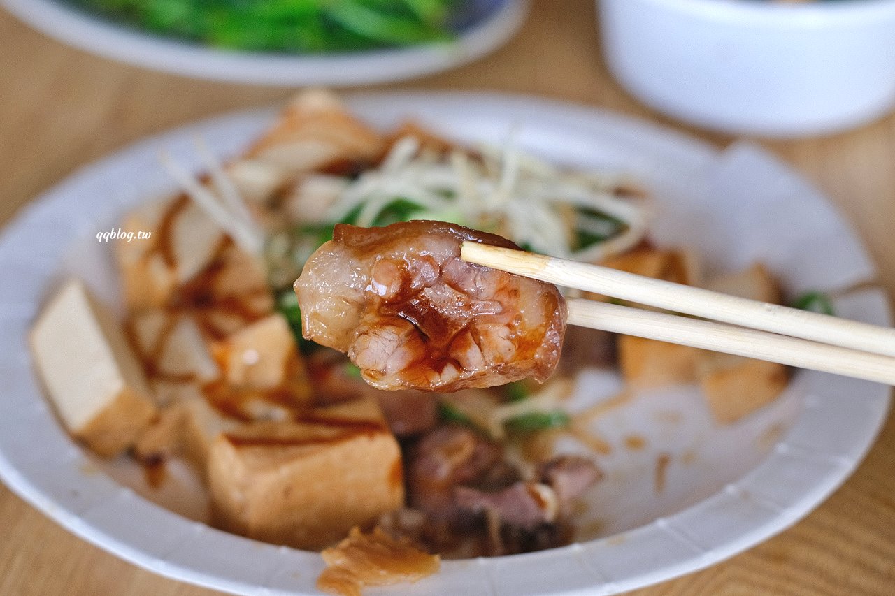 台中神岡︱風飛沙小吃店．在地人極推的小吃店，臭豆腐、滷味、炸肉通通來一份，填飽肚子的好選擇 @QQ的懶骨頭