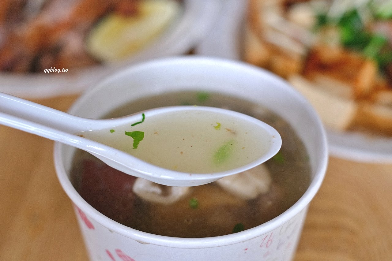 台中神岡︱風飛沙小吃店．在地人極推的小吃店，臭豆腐、滷味、炸肉通通來一份，填飽肚子的好選擇 @QQ的懶骨頭