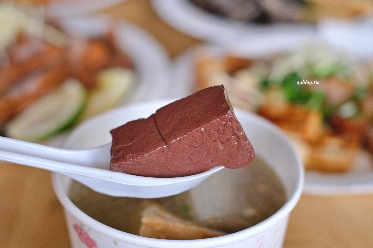 台中神岡︱風飛沙小吃店．在地人極推的小吃店，臭豆腐、滷味、炸肉通通來一份，填飽肚子的好選擇 @QQ的懶骨頭