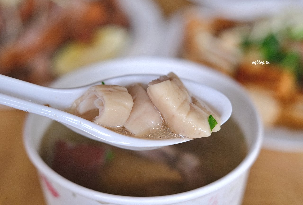 台中神岡︱風飛沙小吃店．在地人極推的小吃店，臭豆腐、滷味、炸肉通通來一份，填飽肚子的好選擇 @QQ的懶骨頭