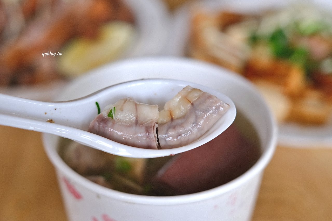 台中神岡︱風飛沙小吃店．在地人極推的小吃店，臭豆腐、滷味、炸肉通通來一份，填飽肚子的好選擇 @QQ的懶骨頭