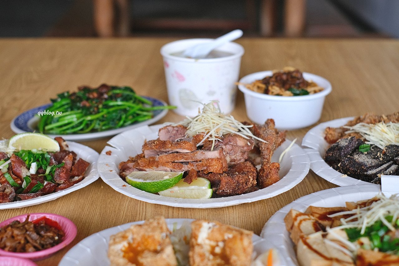 台中神岡︱風飛沙小吃店．在地人極推的小吃店，臭豆腐、滷味、炸肉通通來一份，填飽肚子的好選擇 @QQ的懶骨頭