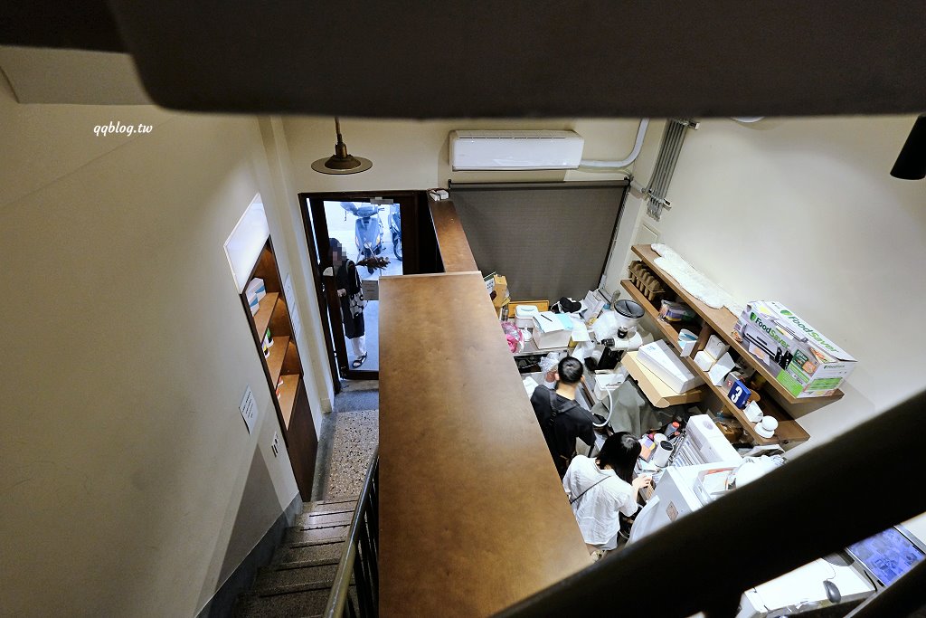 台中西區︱著手咖啡 Coffee Intro 2.0．審計新村周邊自家烘焙咖啡豆，環境簡單舒適(已歇業) @QQ的懶骨頭