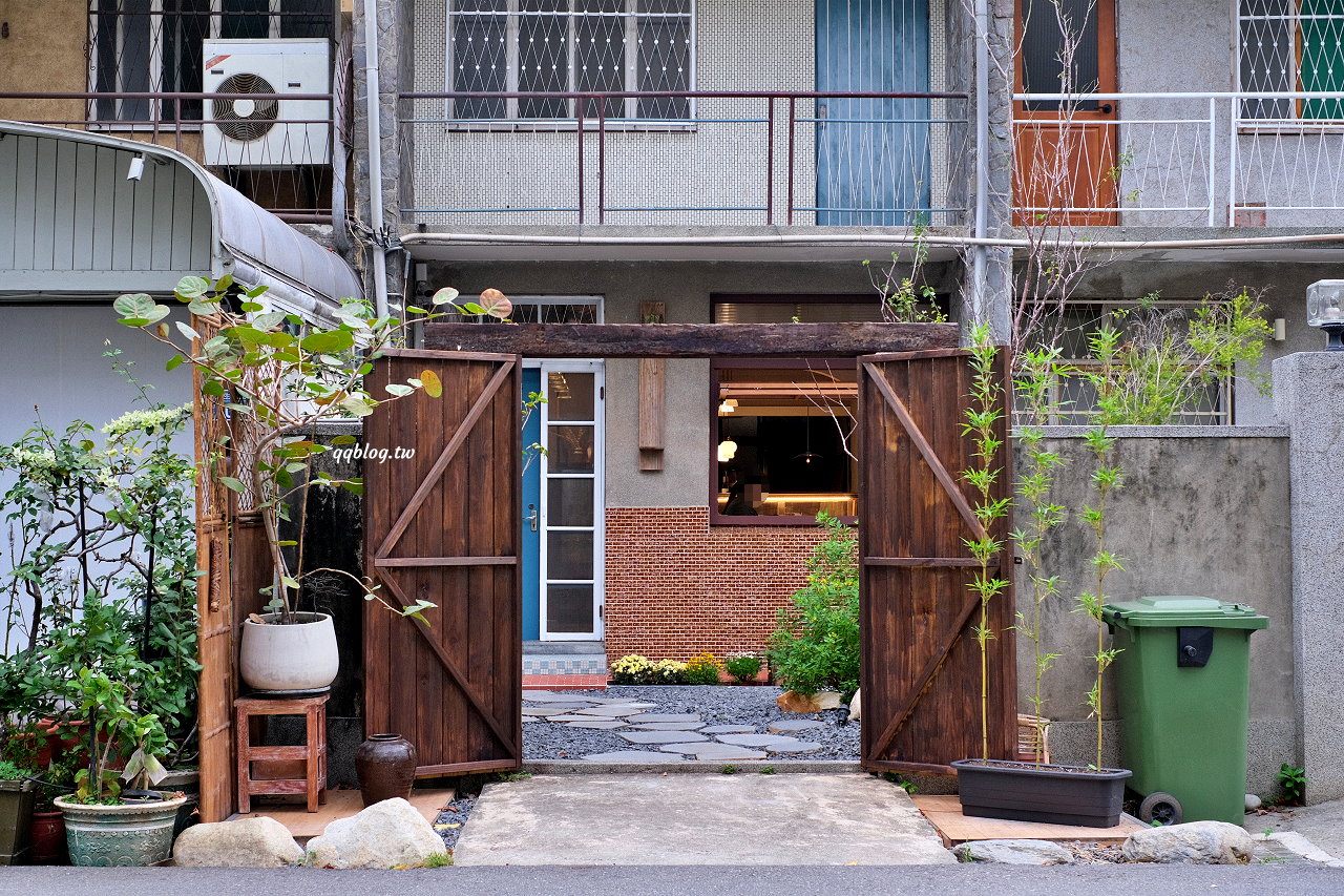 台中西區︱LENKA 蘭卡III．鬧中取靜的老宅咖啡，咖啡、甜點都很有水準 @QQ的懶骨頭