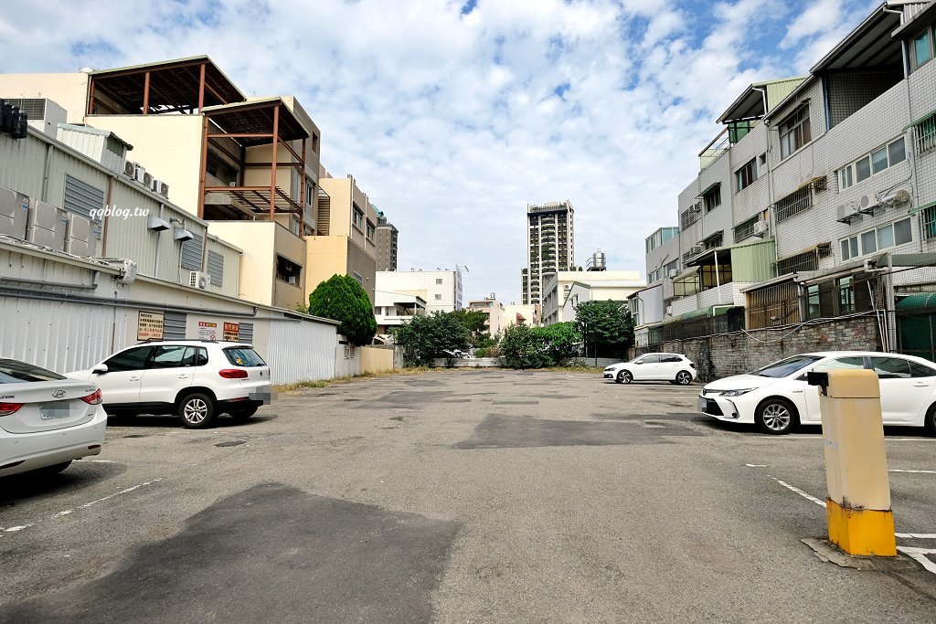 台中西屯︱蘭那泰式料理．台中老字號泰式料理，有著氣派又自帶庭院的獨棟泰式蘭納建築 @QQ的懶骨頭