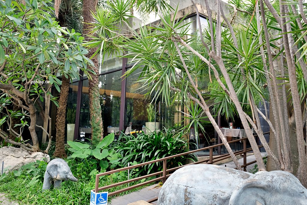 台中西屯︱蘭那泰式料理．台中老字號泰式料理，有著氣派又自帶庭院的獨棟泰式蘭納建築 @QQ的懶骨頭