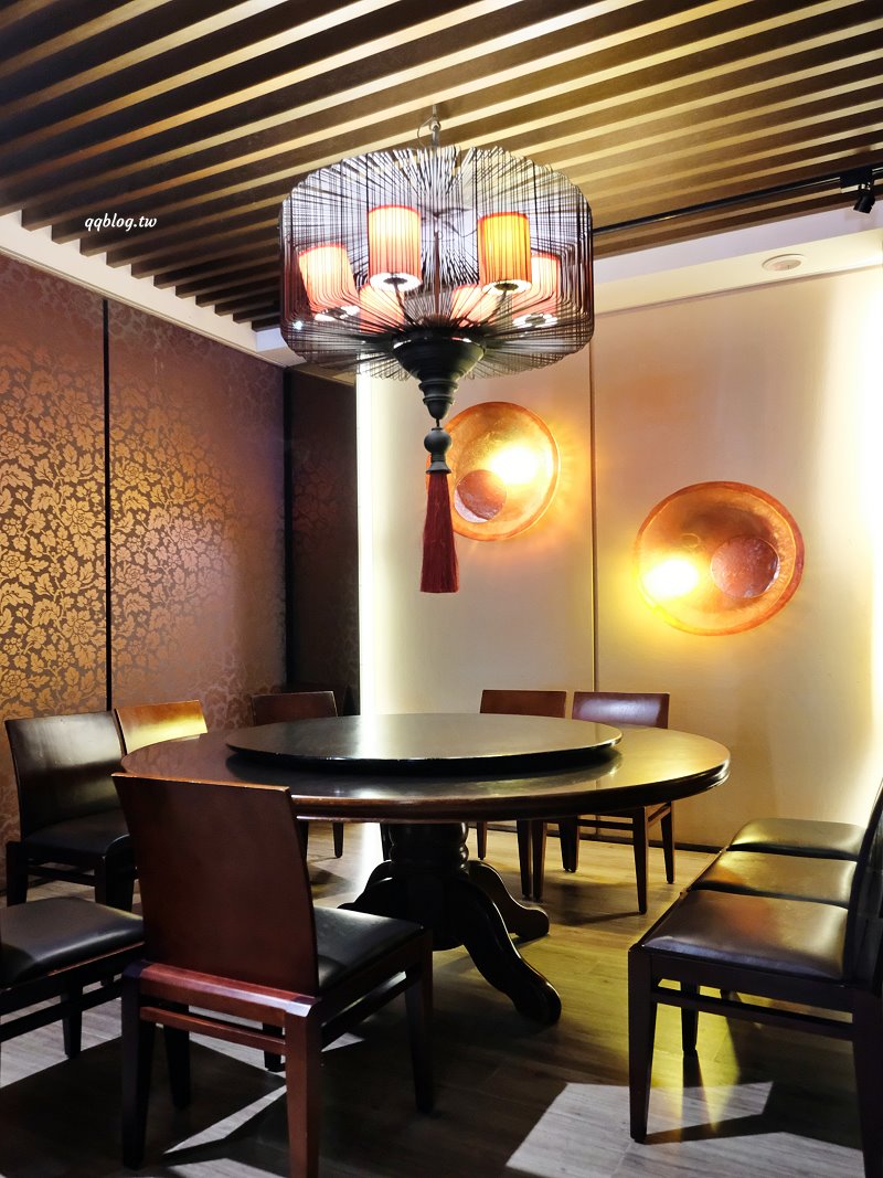 台中西屯︱蘭那泰式料理．台中老字號泰式料理，有著氣派又自帶庭院的獨棟泰式蘭納建築 @QQ的懶骨頭