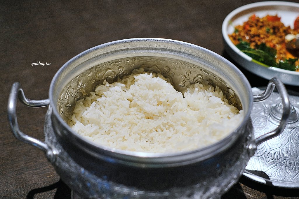 台中西屯︱蘭那泰式料理．台中老字號泰式料理，有著氣派又自帶庭院的獨棟泰式蘭納建築 @QQ的懶骨頭