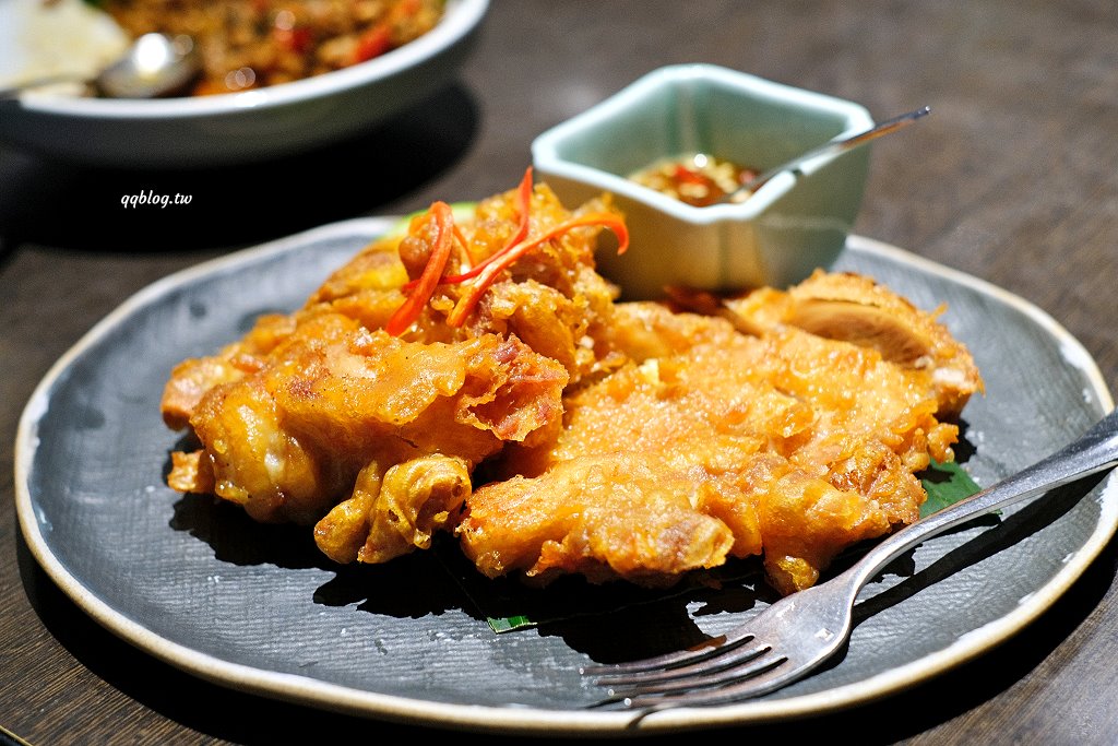 台中西屯︱蘭那泰式料理．台中老字號泰式料理，有著氣派又自帶庭院的獨棟泰式蘭納建築 @QQ的懶骨頭