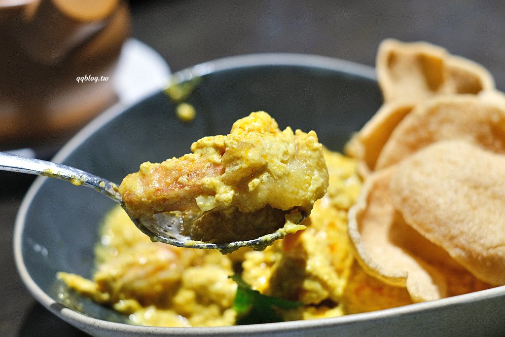 台中西屯︱蘭那泰式料理．台中老字號泰式料理，有著氣派又自帶庭院的獨棟泰式蘭納建築 @QQ的懶骨頭