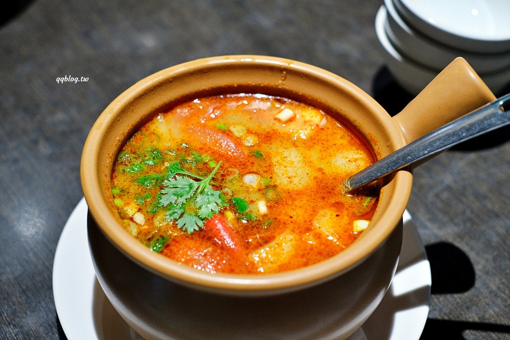 台中西屯︱蘭那泰式料理．台中老字號泰式料理，有著氣派又自帶庭院的獨棟泰式蘭納建築 @QQ的懶骨頭