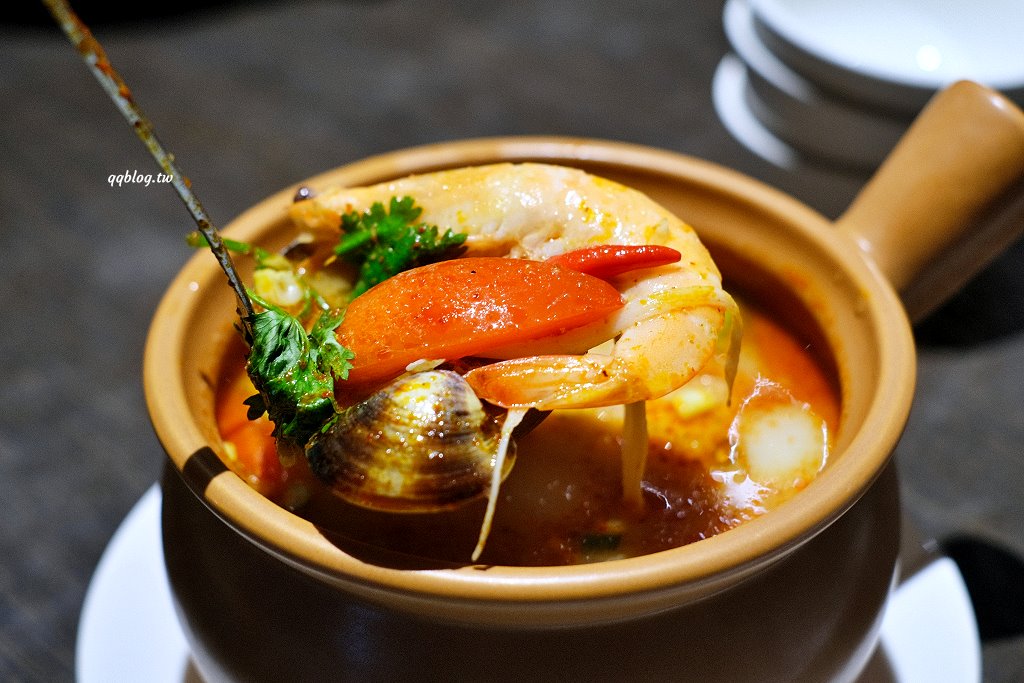 台中西屯︱蘭那泰式料理．台中老字號泰式料理，有著氣派又自帶庭院的獨棟泰式蘭納建築 @QQ的懶骨頭