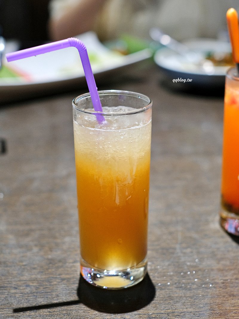 台中西屯︱蘭那泰式料理．台中老字號泰式料理，有著氣派又自帶庭院的獨棟泰式蘭納建築 @QQ的懶骨頭