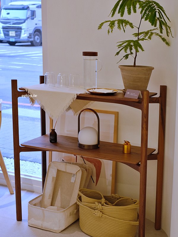 台中北屯︱Lenka蘭卡 崇德店．米白色韓系風格甜點店，千層、戚風蛋糕都好吃 @QQ的懶骨頭