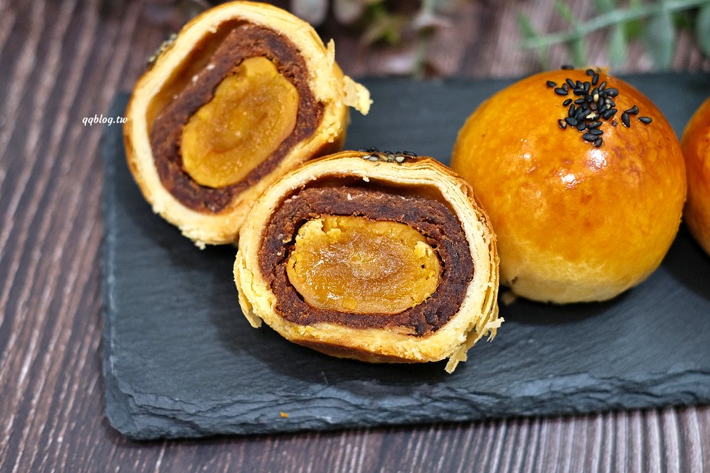 台中東區︱菲傭蛋黃酥．被蛋黃酥擔誤的麵包店，傳統口味和菠蘿口味都不能錯過 @QQ的懶骨頭