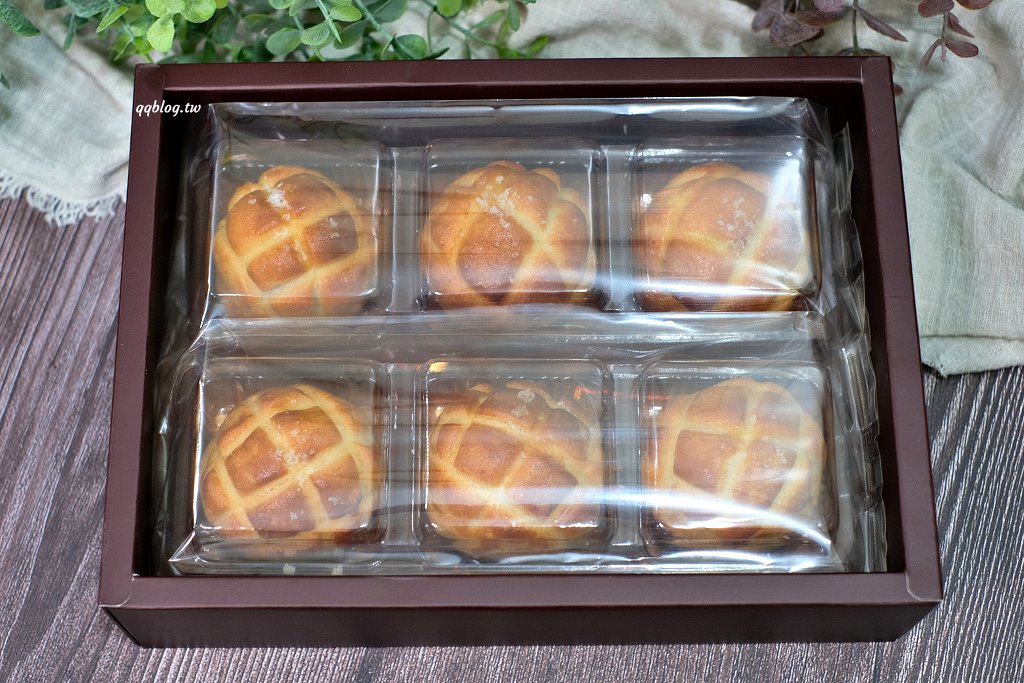 台中東區︱菲傭蛋黃酥．被蛋黃酥擔誤的麵包店，傳統口味和菠蘿口味都不能錯過 @QQ的懶骨頭