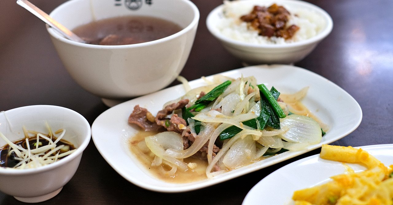 台南安平︱二牛牛肉湯．7:30一路營業到凌晨12:00，想吃牛肉湯不怕找不到地方，台南牛肉湯推薦 @QQ的懶骨頭